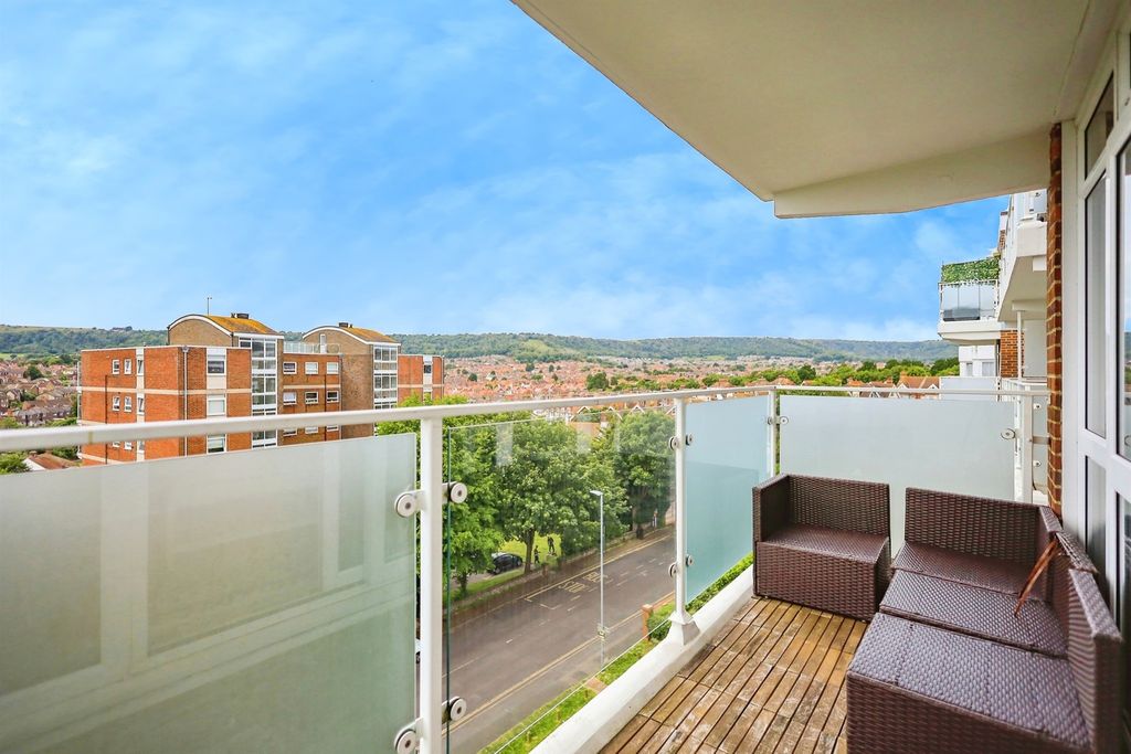 Property photo 3 of 12