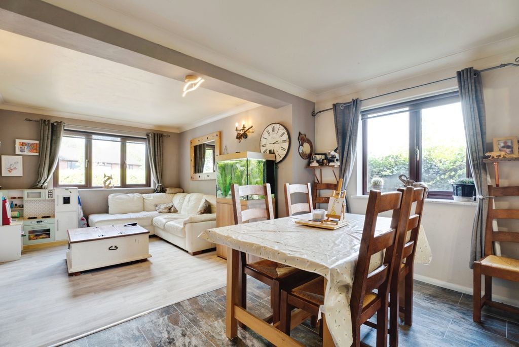 Property photo 3 of 24 Pbox-Img.Jpg