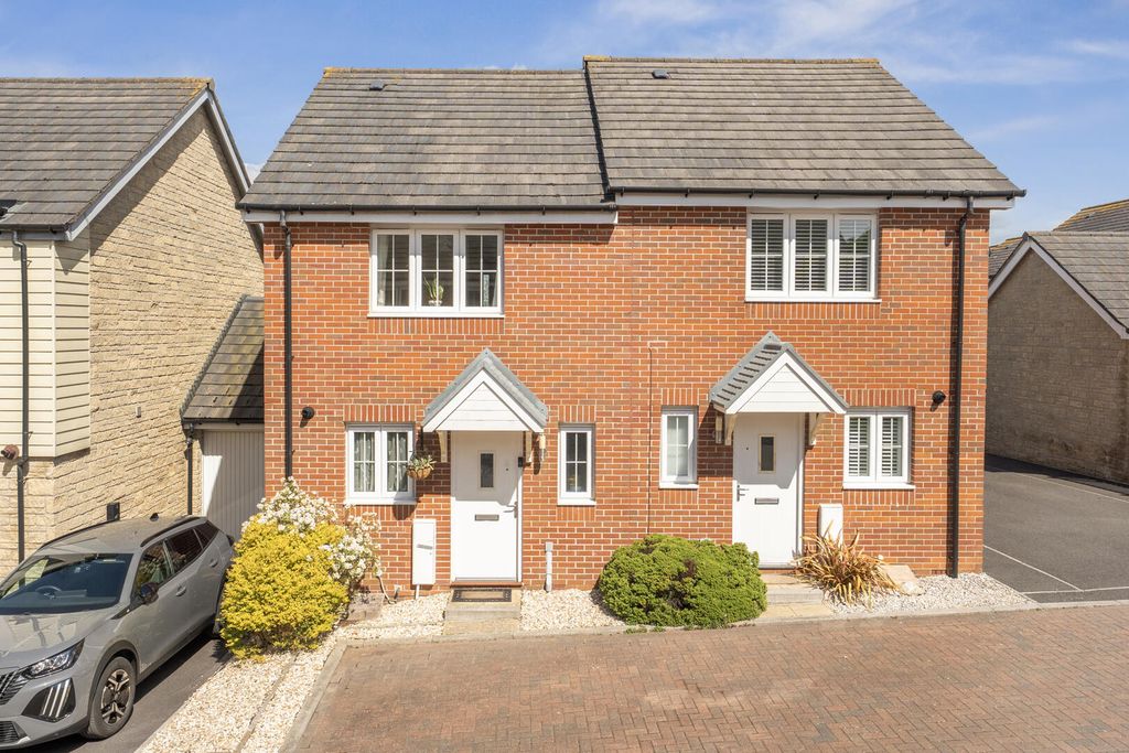 Property photo 1 of 14 Front (Exterior)