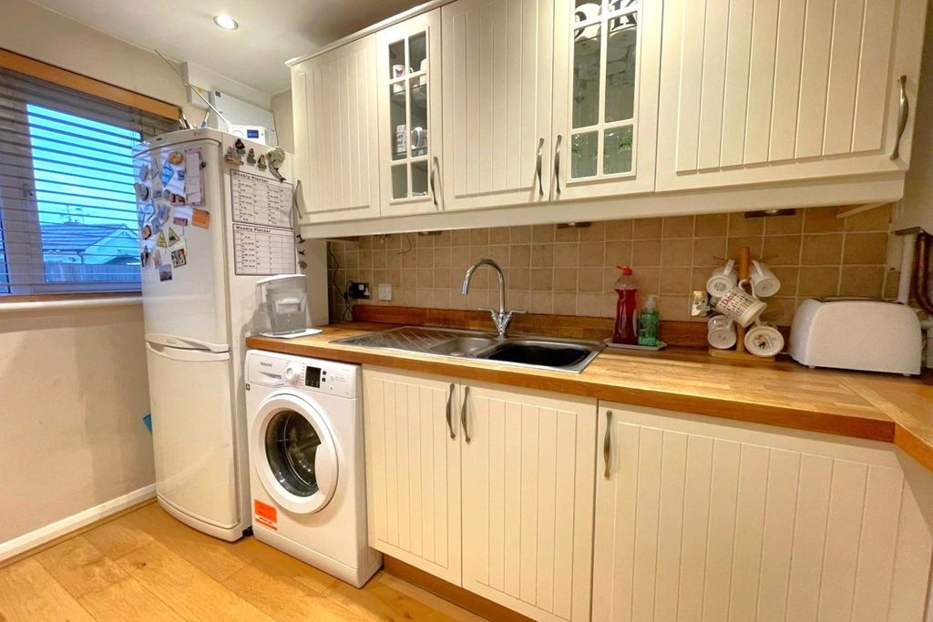 Property photo 2 of 15 Picture No. 24