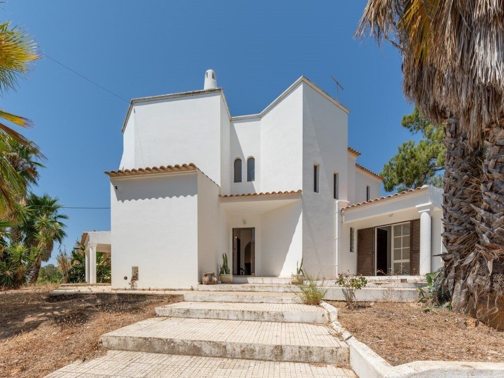 Property photo 1 of 51 Renovation Opportunity - Spacious Villa Between Moncarapacho And Olhão
