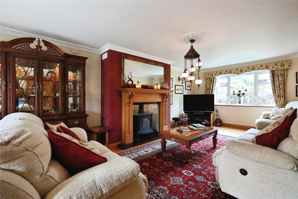 Property photo 3 of 33 Picture No. 28