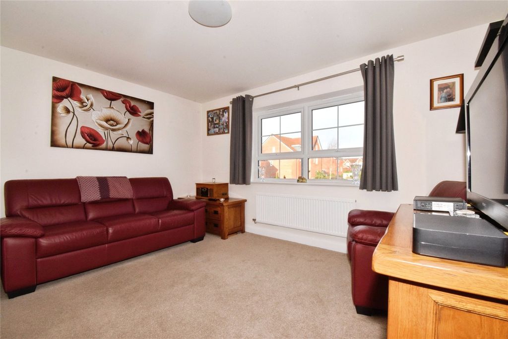 Property photo 2 of 20 Lounge