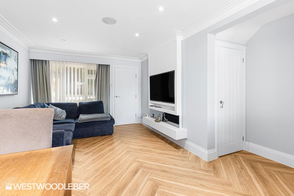 Property photo 2 of 36 Greencoates_40.Jpg