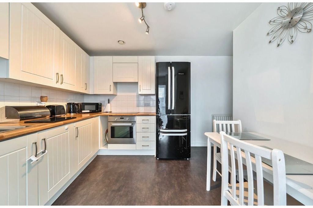 Property photo 3 of 13 Kitchen