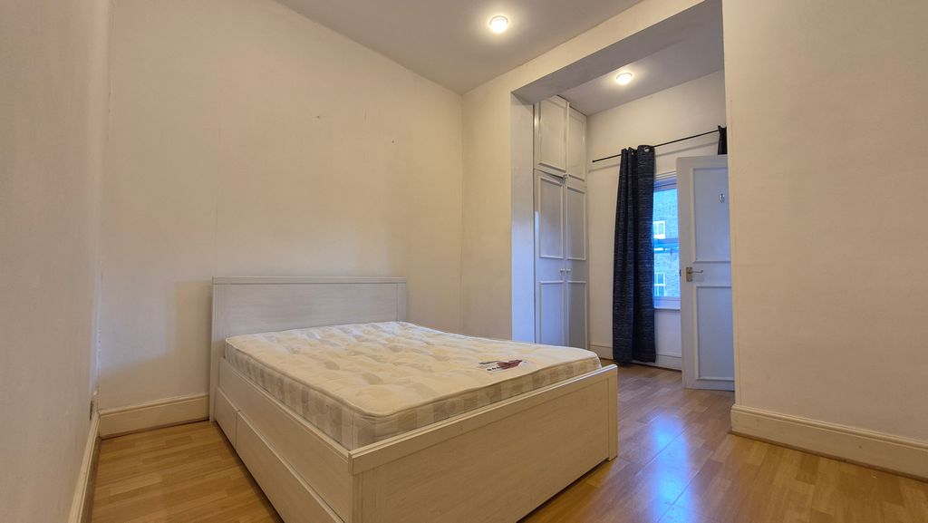 Property photo 1 of 6 Bedroom