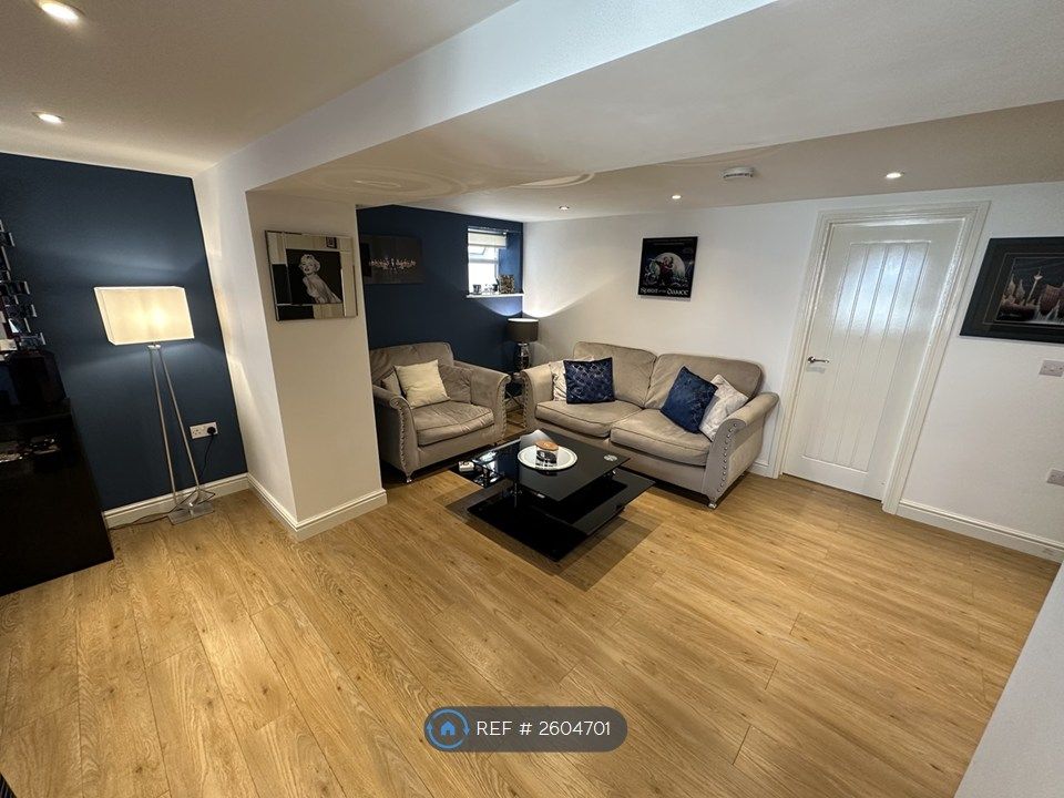 Property photo 3 of 21 Lounge (When Furnished)