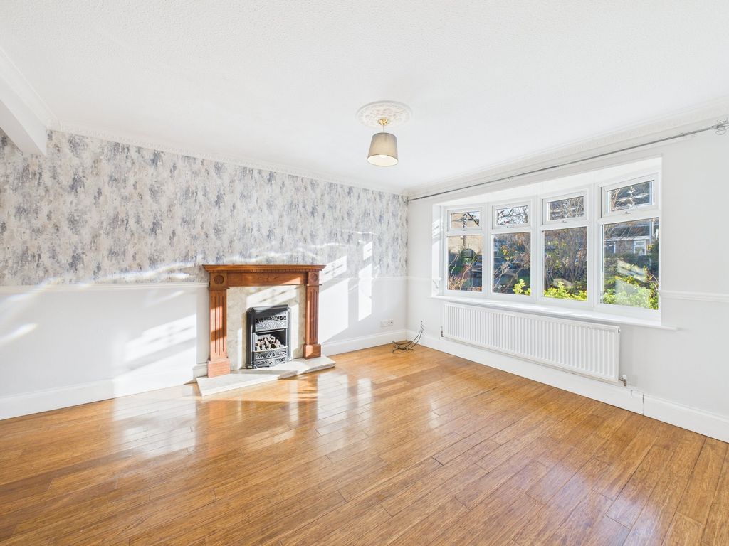 Property photo 2 of 13 Lounge