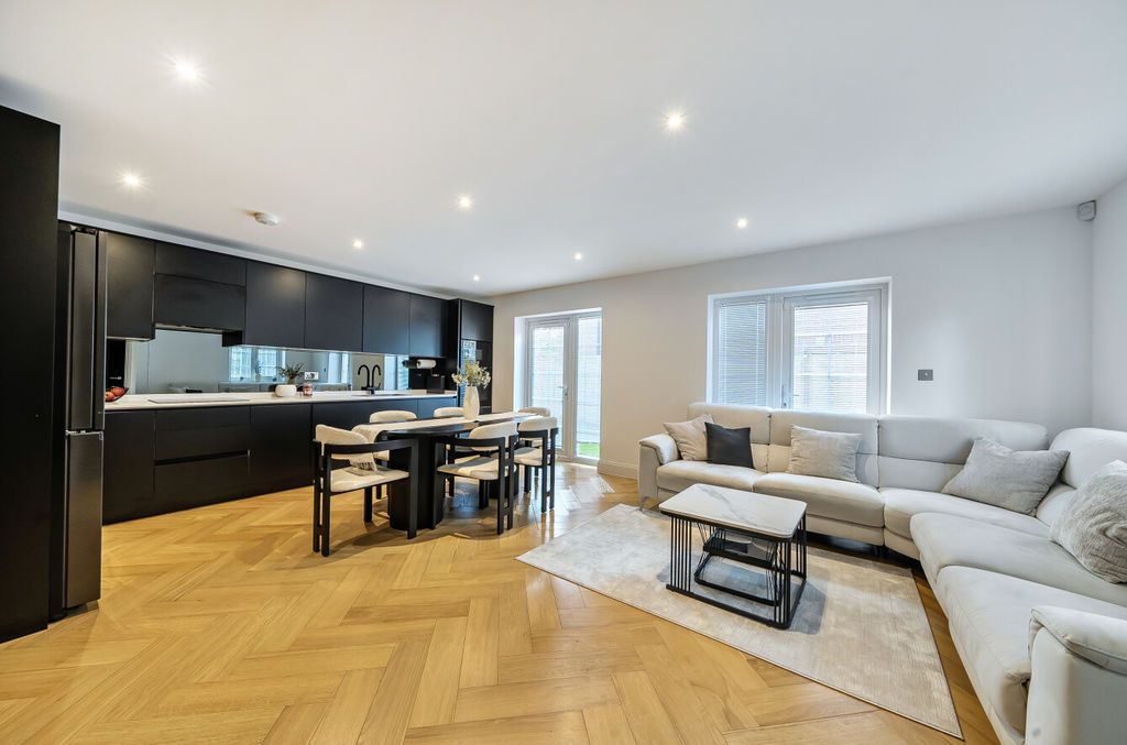 Property photo 2 of 21 Photo 16