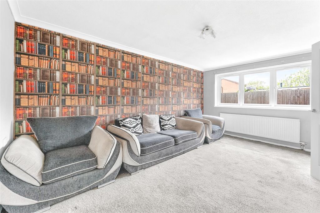 Property photo 2 of 24 3