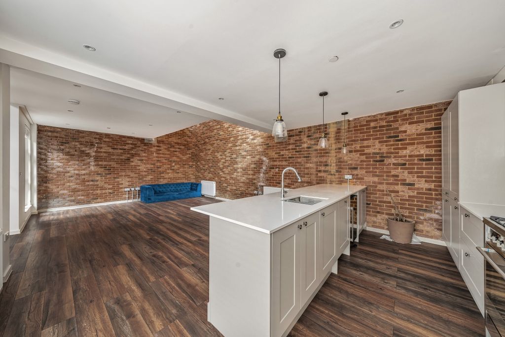 Property photo 2 of 15 1007296 (4)