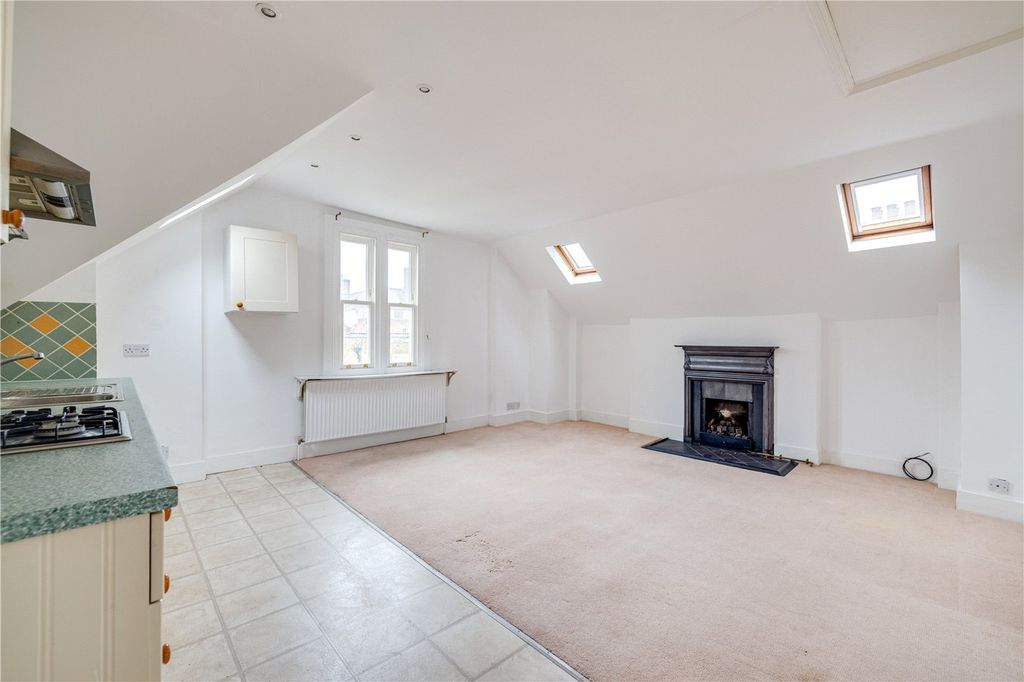 Property photo 2 of 13 Picture No. 15