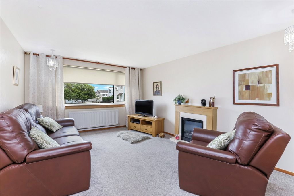 Property photo 2 of 21 Picture No. 11
