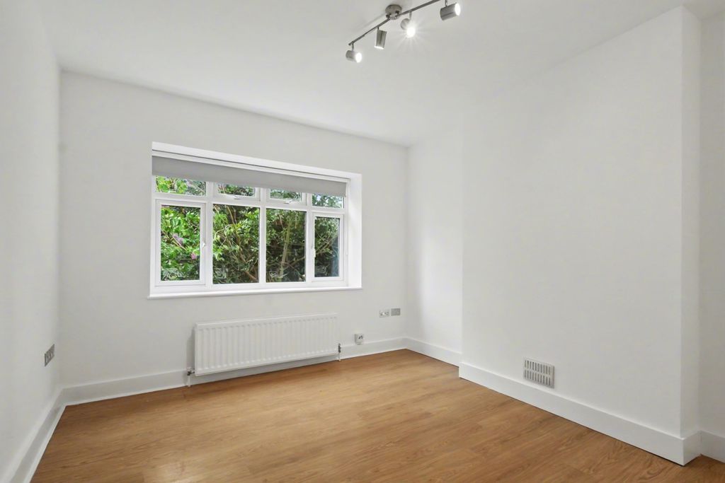 Property photo 2 of 10 2.Lounge.Jpg