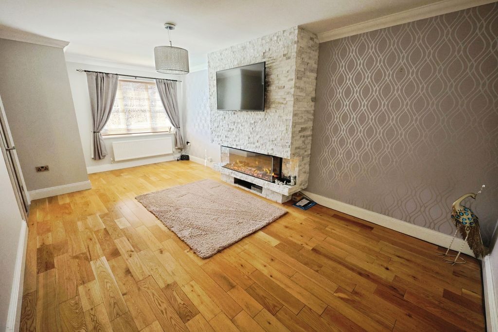 Property photo 3 of 28 Pbox-Img.Jpg