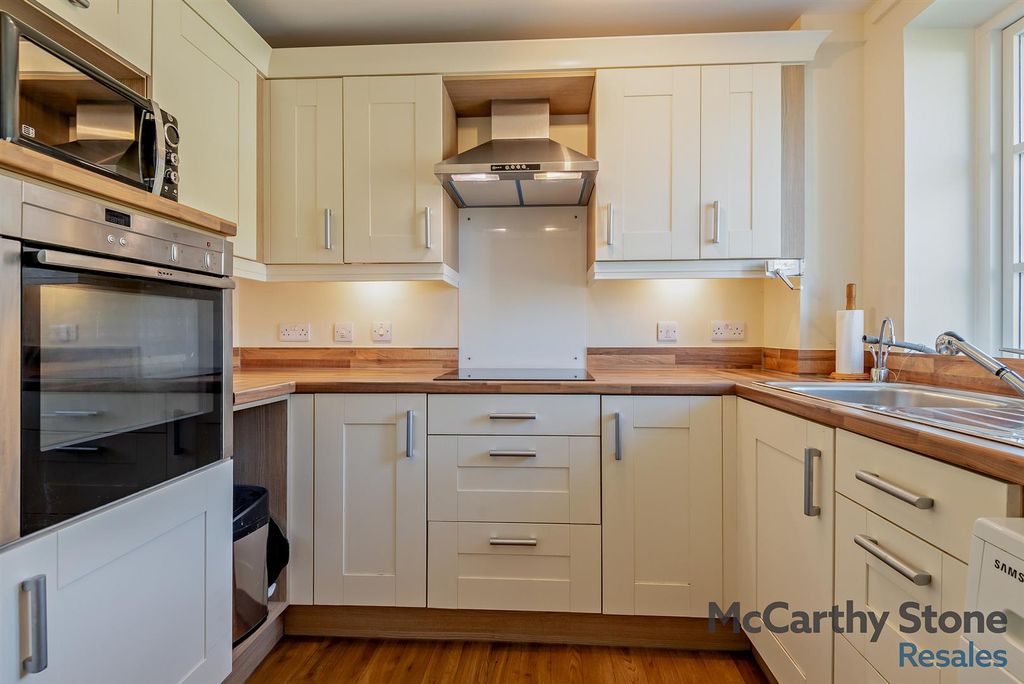 Property photo 2 of 19 Kitchen