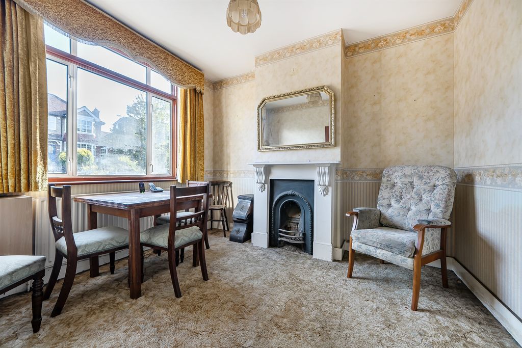 Property photo 3 of 11