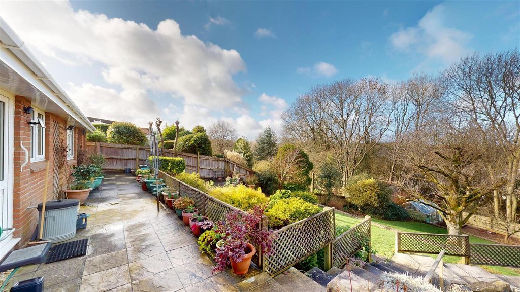 Property photo 3 of 16 Garden