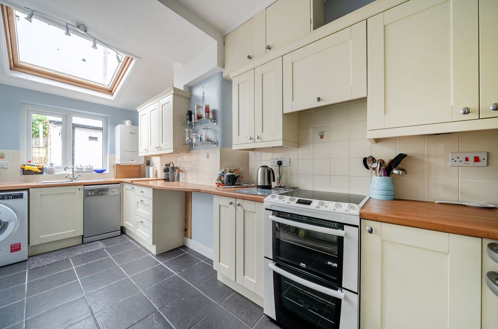 Property photo 2 of 24 1459099-10-6A04Bf...