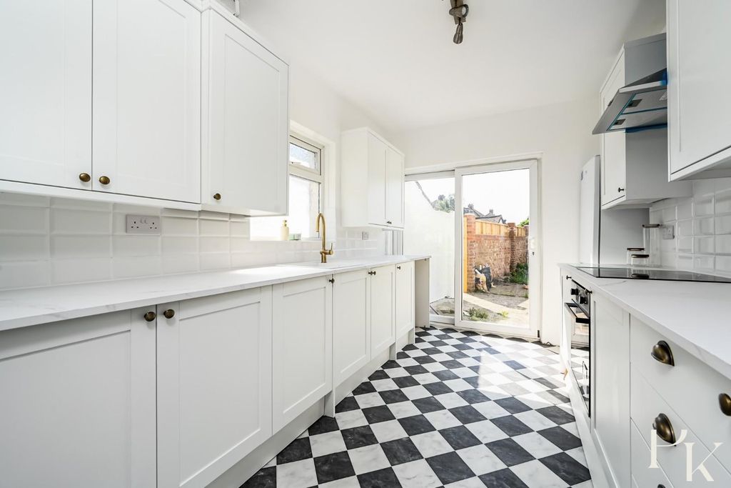 Property photo 3 of 24
