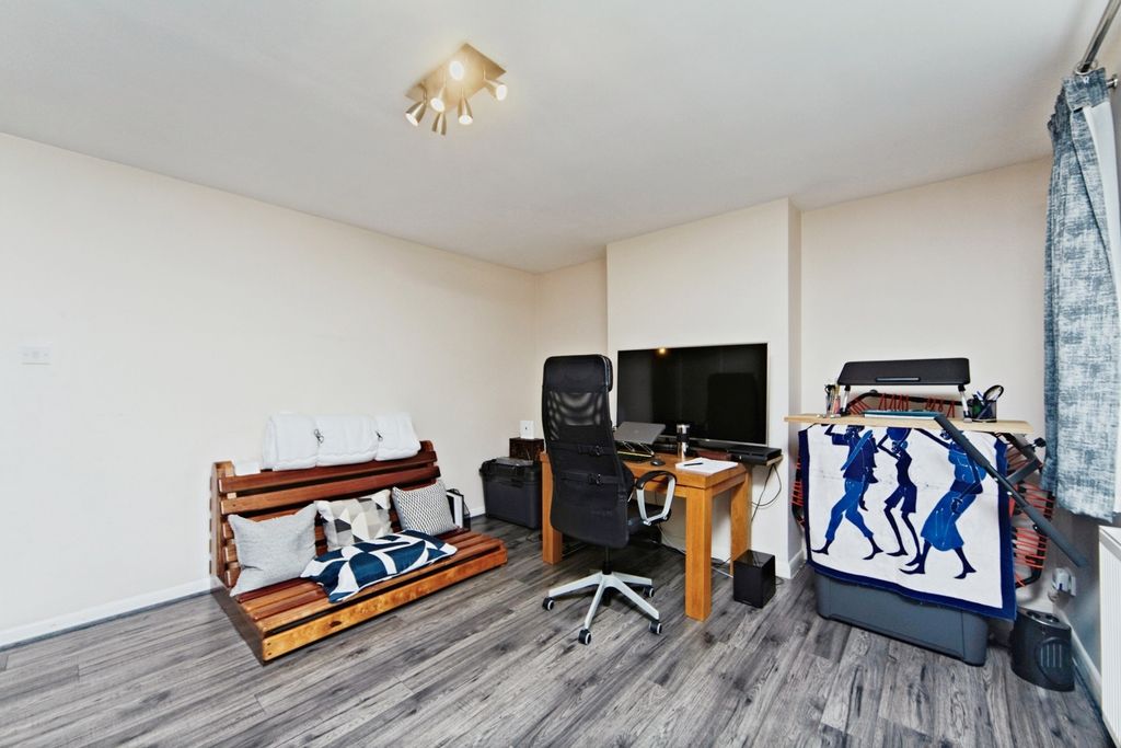 Property photo 2 of 17 Photo