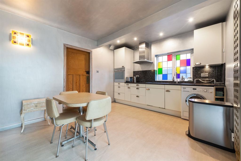 Property photo 3 of 16 15 Slater Road, Bentley Heath, B93 8Aq_11.Jpg