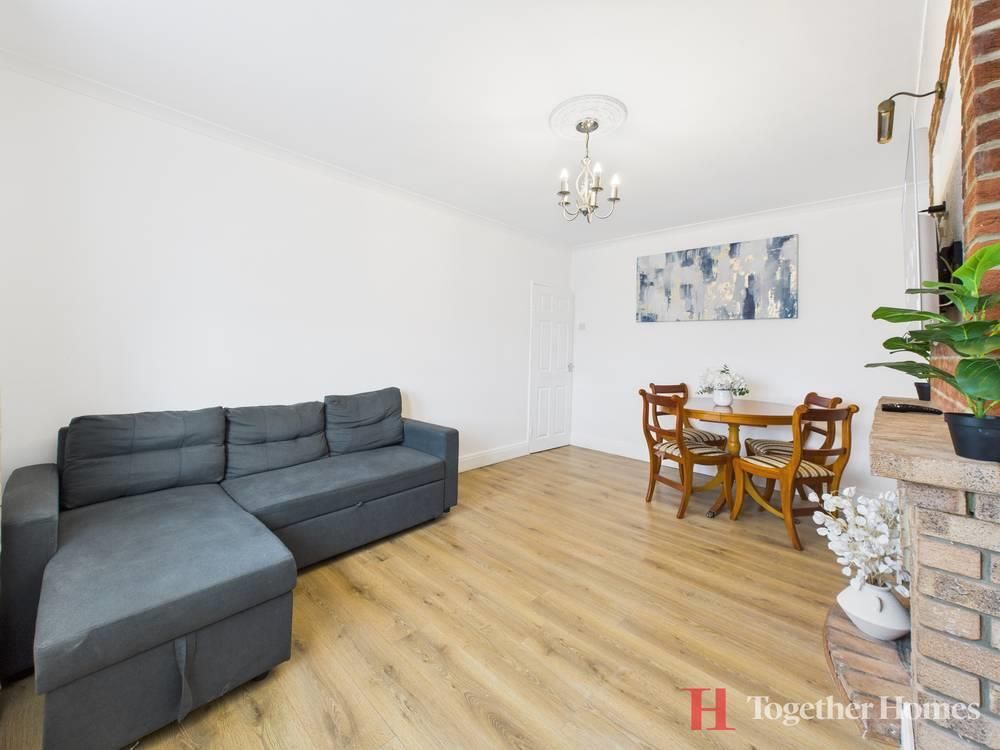 Property photo 3 of 12 Lounge