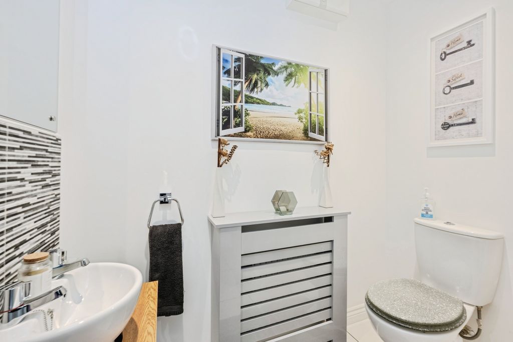 Property photo 3 of 15 Downstairs Cloakroom