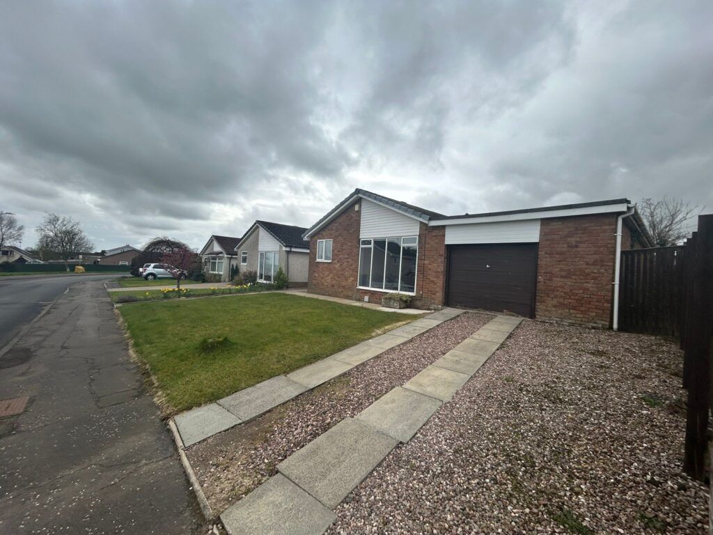 Property photo 2 of 27