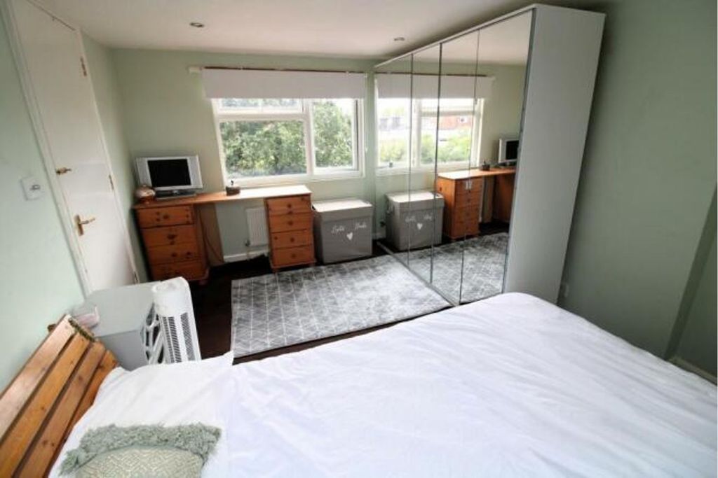 Property photo 3 of 13 Bedroom