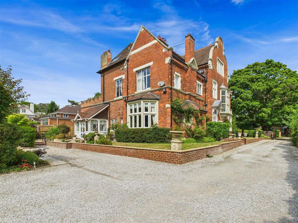 Property photo 3 of 17 Outside