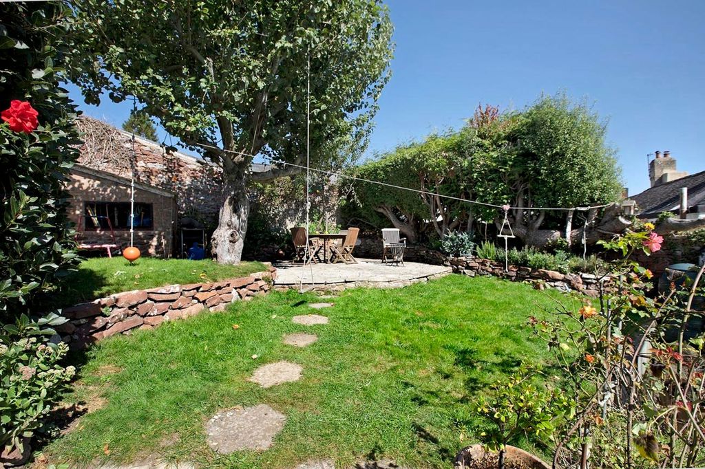 Property photo 2 of 24