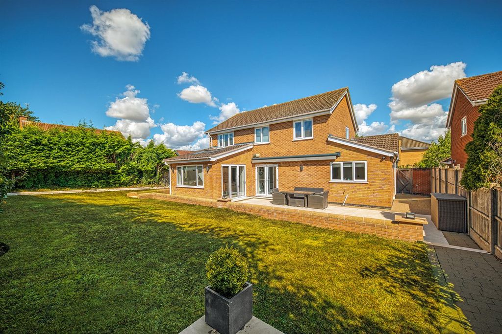 Property photo 2 of 43