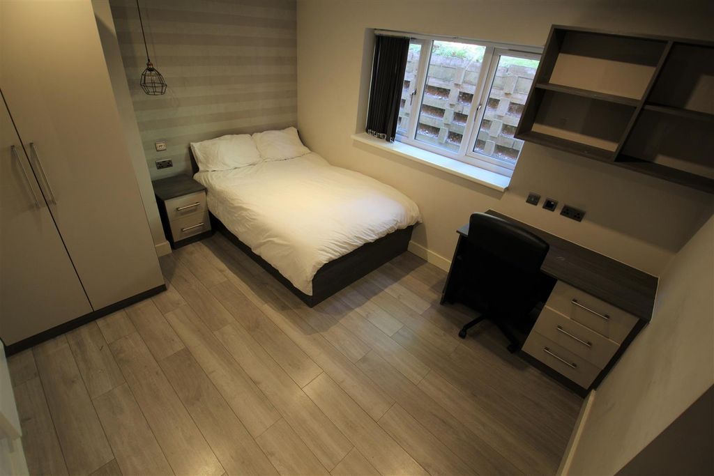 Property photo 3 of 6 Bedroom 2.Jpg