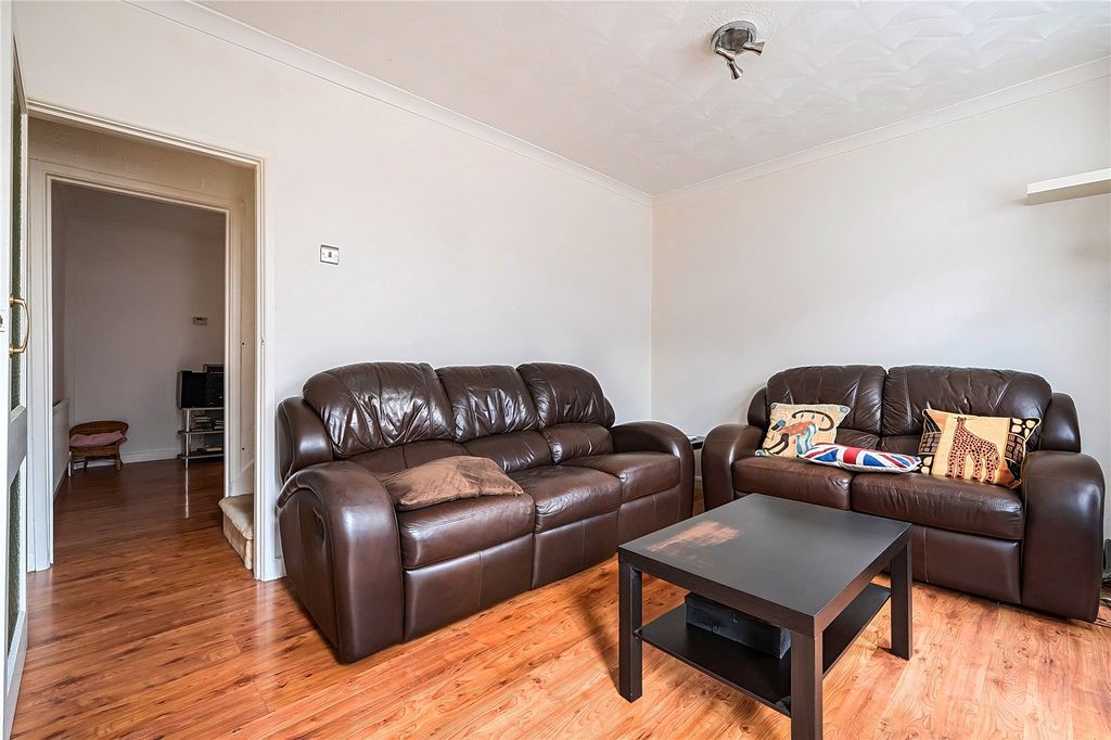 Property photo 2 of 19 Picture No. 15
