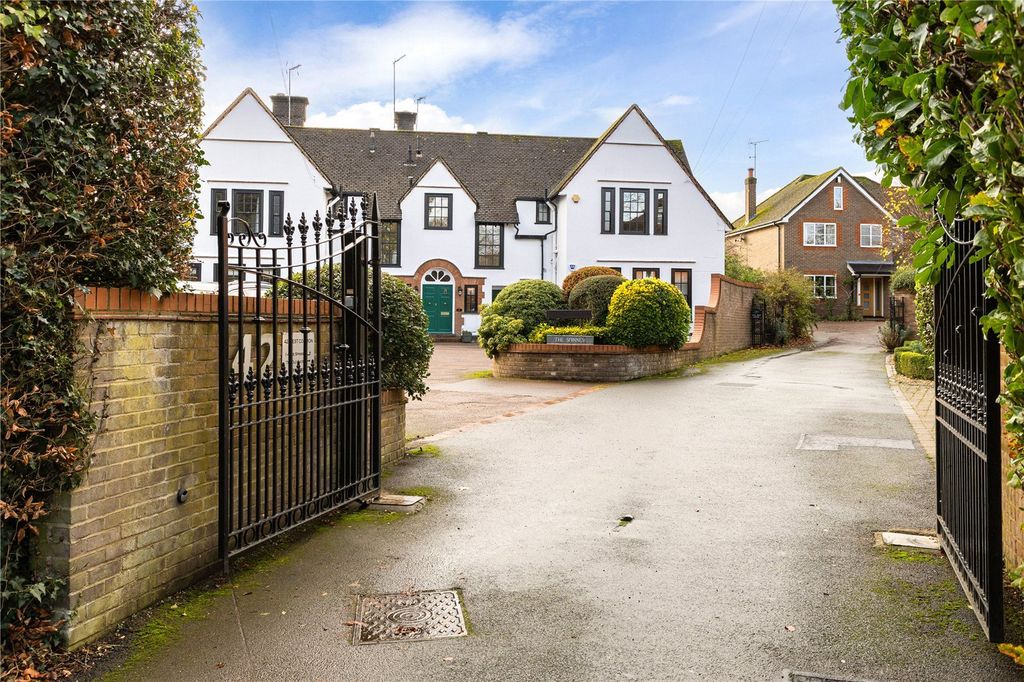 Property photo 2 of 17 Gated Entrance