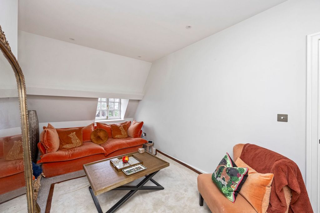 Additional image 5 of 3 bed flat for saleSyresham Gardens, The Priory Syresham Gardens RH16