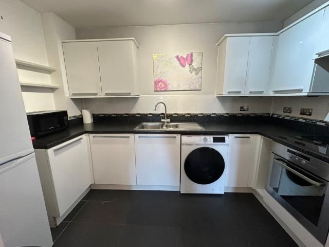 Property photo 3 of 6 Kitchen