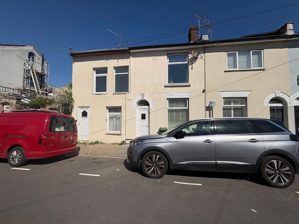 Property photo 1 of 8 Front