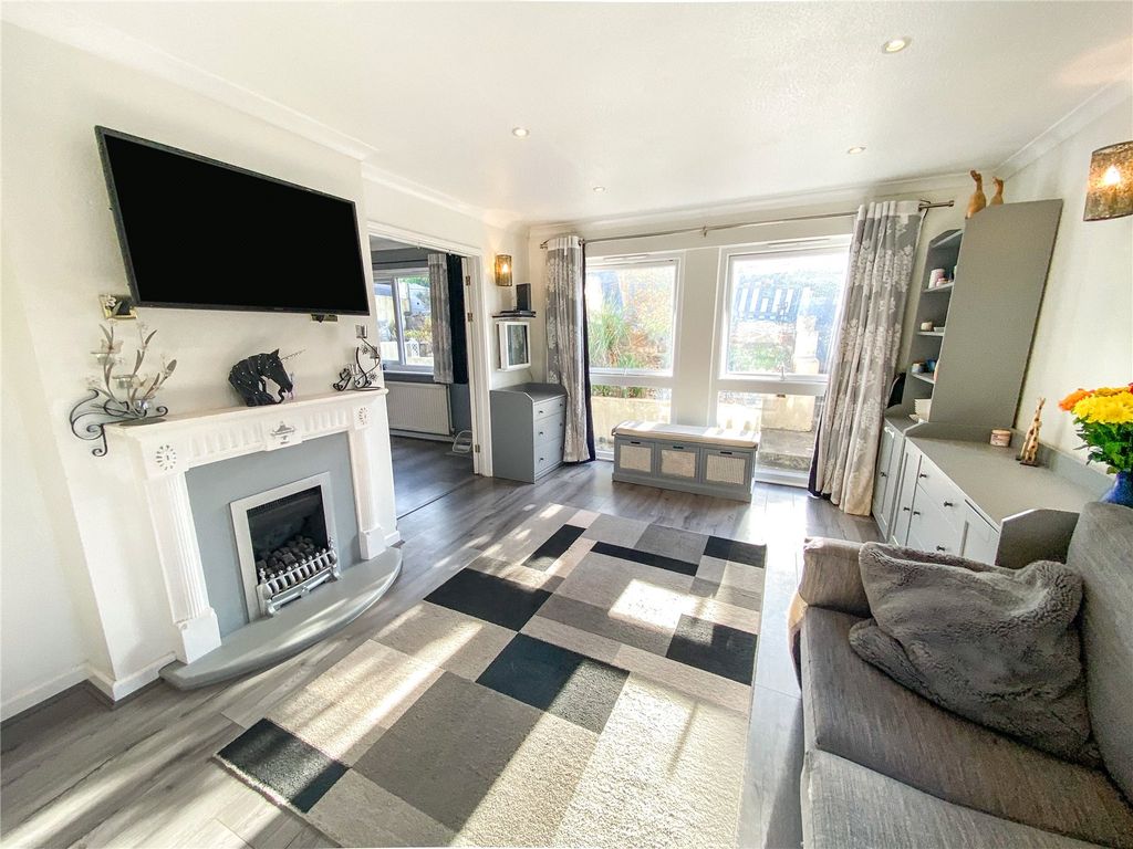 Property photo 3 of 19 Picture No. 02