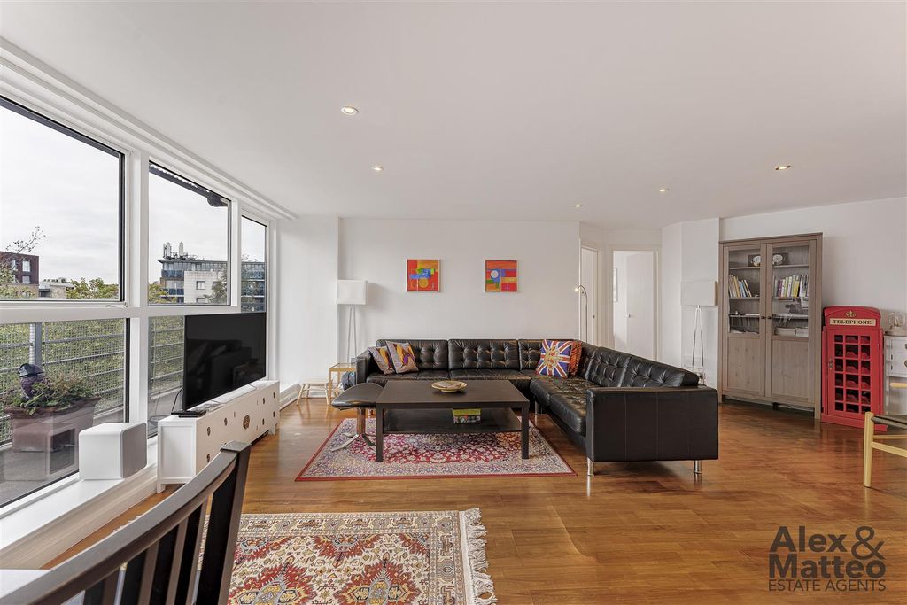 Property photo 3 of 19 Baltic Quay