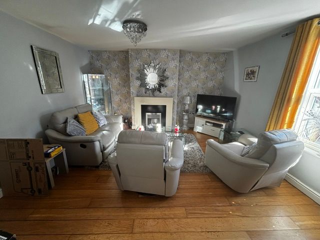 Property photo 1 of 5