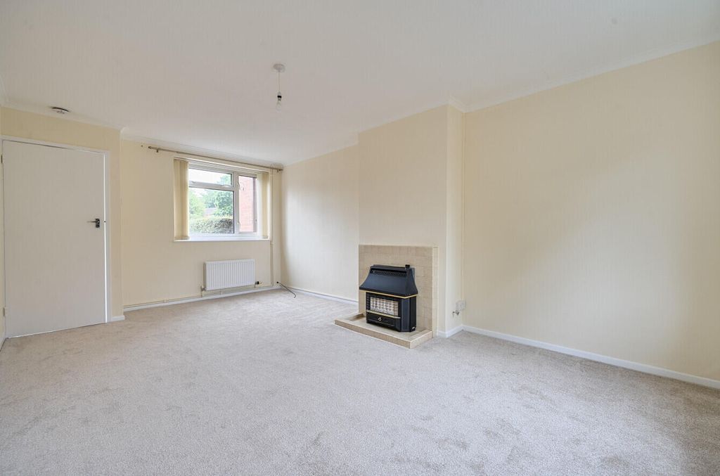 Property photo 3 of 11 Living Room