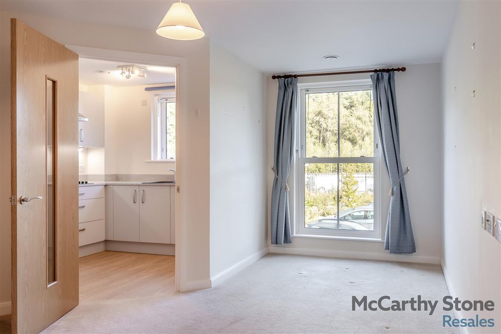 Property photo 3 of 26 8665059-Interior14.Jpg