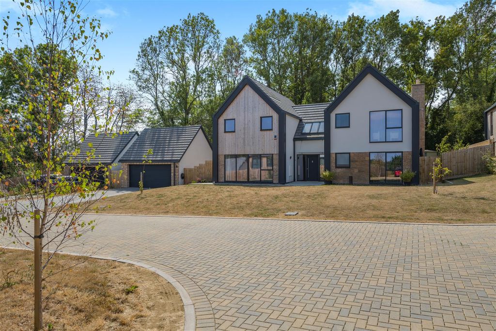 Property photo 1 of 28