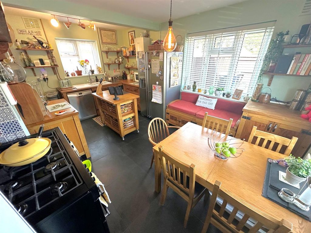 Property photo 2 of 21 Kitchen 4.Jpg