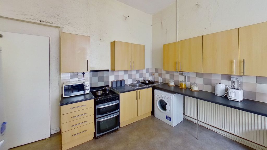 Property photo 2 of 20 Kitchen