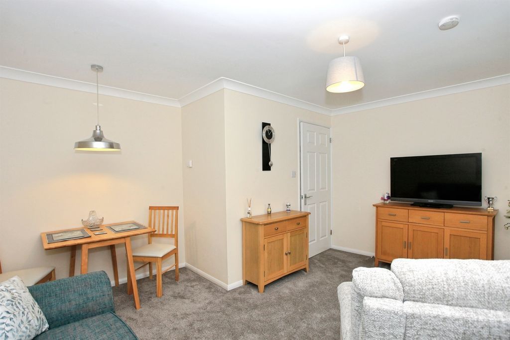 Property photo 3 of 18 Lounge/Diner