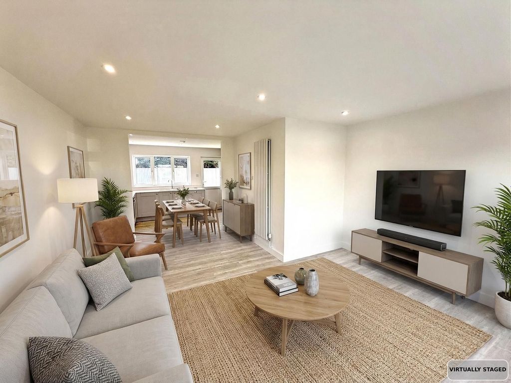Property photo 2 of 19 Lounge - Staged