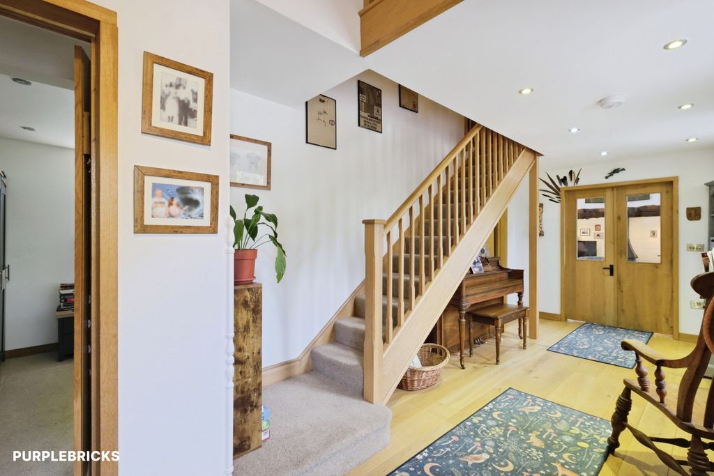 Property photo 2 of 25